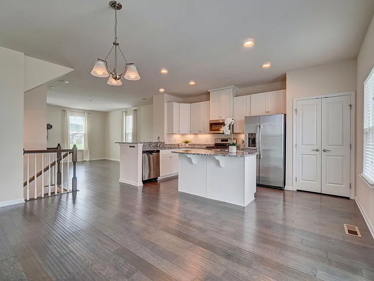 890 Olmstead St — Photo 16
