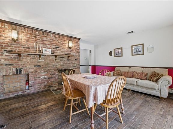 4th image of 242 Old Turnpike Rd