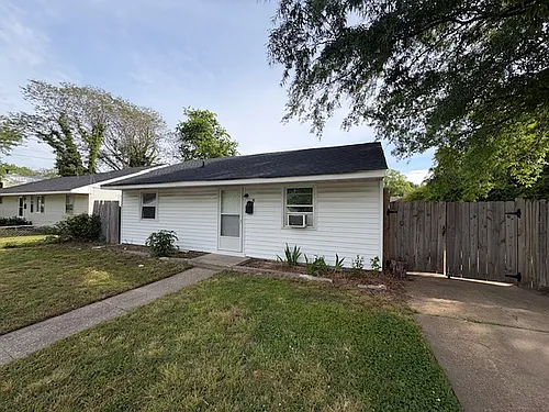 8 Shelton Rd Photo 1
