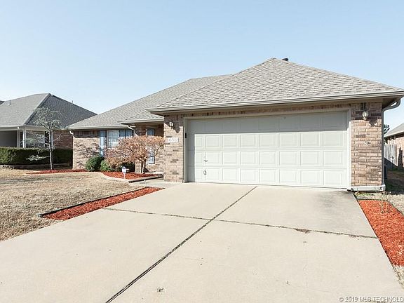 3rd image of 4702 S 195 East Ave