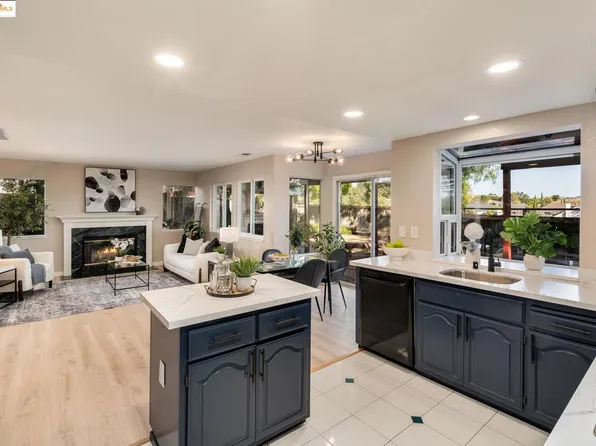 2708 Carmen Ct, Pinole, CA 94564