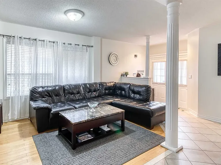 74 Fountainbridge Dr — Photo 3