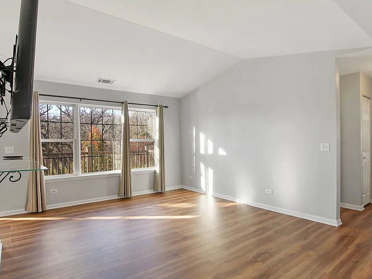 1037 N Village Dr #4 — Photo 8