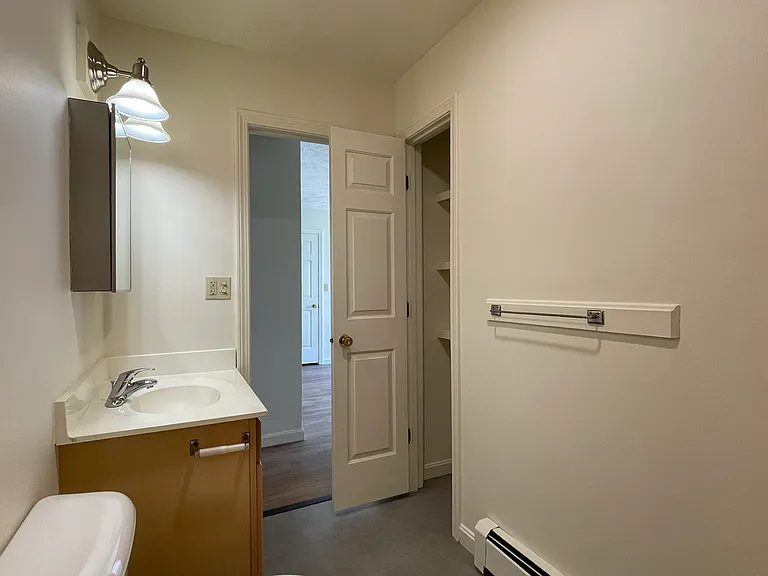 94 Lower Welden St #4 — Photo 10