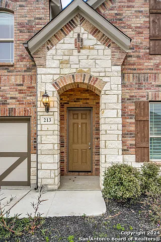4 bed, 3.5 bath, 3613 sqft, $3,250 — Photo 2