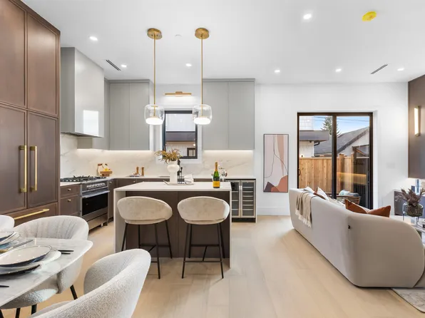 546 E 46th Ave #2, Vancouver, BC V5W 2A3