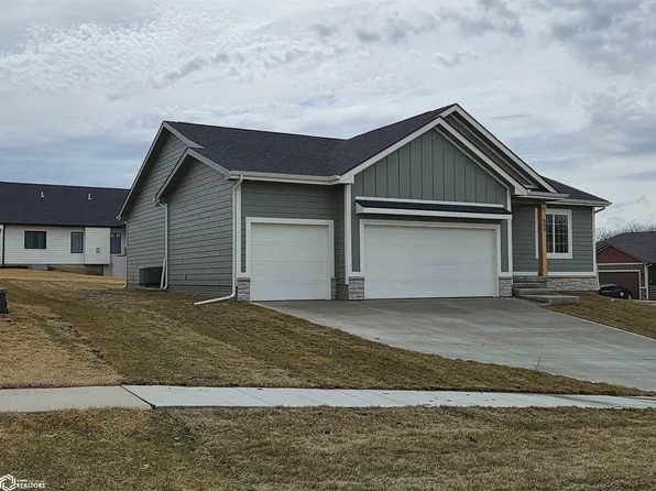 504 17th Ave E, Oskaloosa, IA 52577