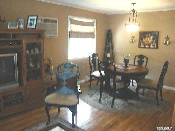 4th image of 93 S Evergreen Dr