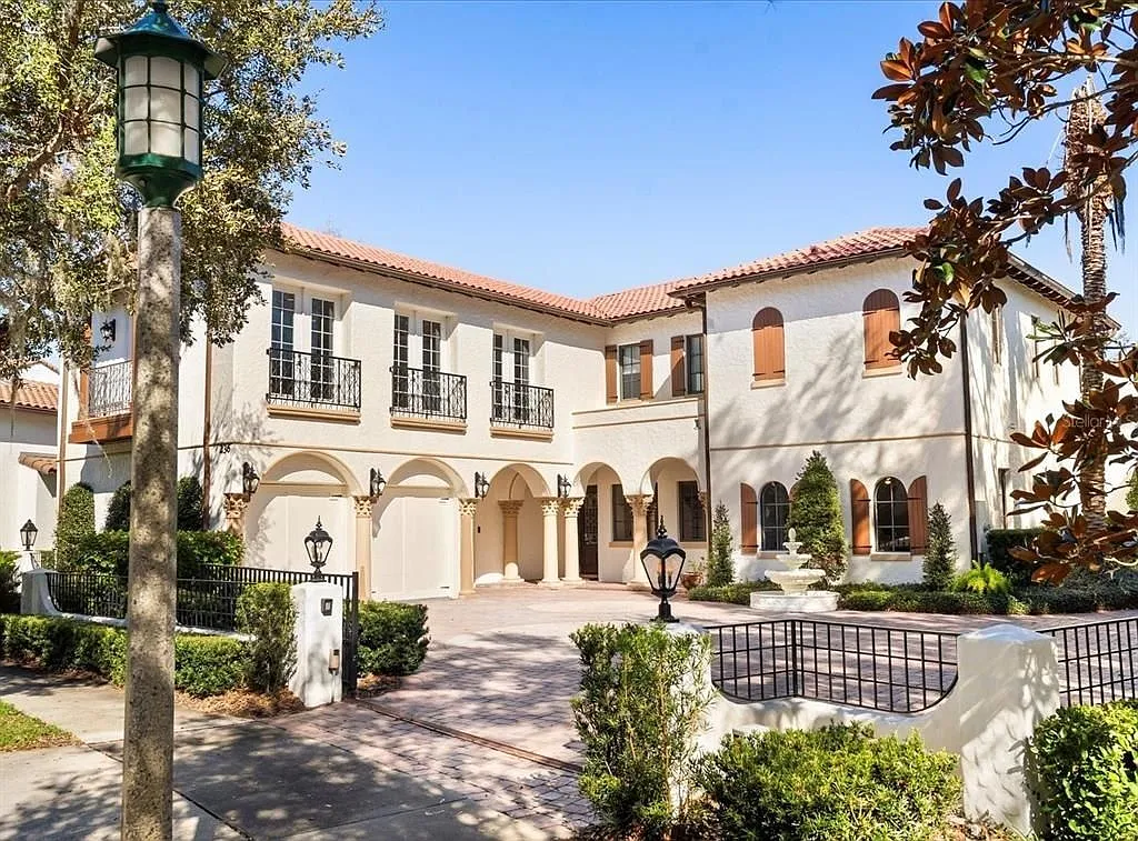 6 bed, 6700 sqft, $12,995 — Photo 1