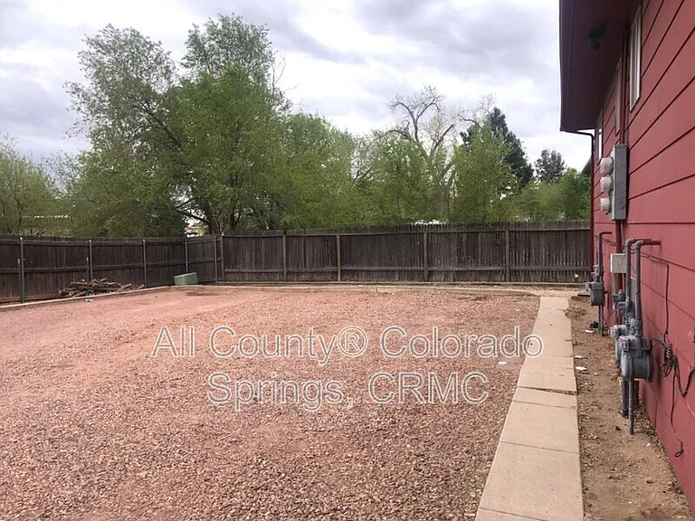 1105 Cree Dr #4 — Photo 13
