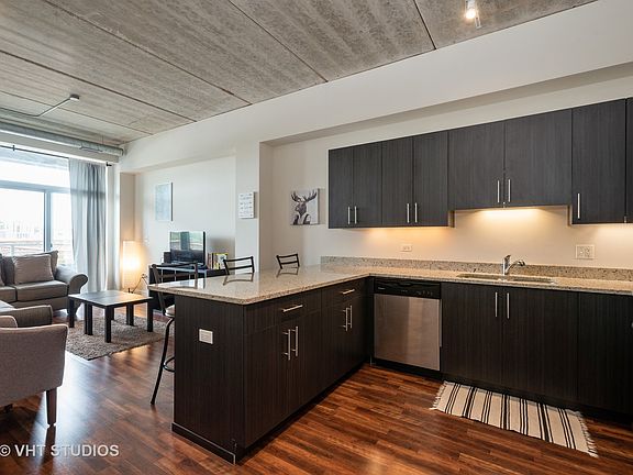 5th image of 3201 W Leland Ave APT 407