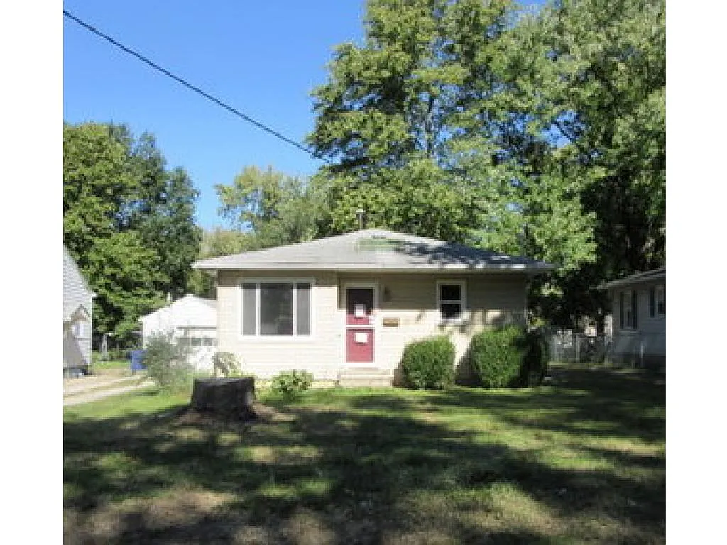3940 E Grand Ave photo 1