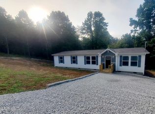 135 Melvin Dr, Harriman, TN 37748