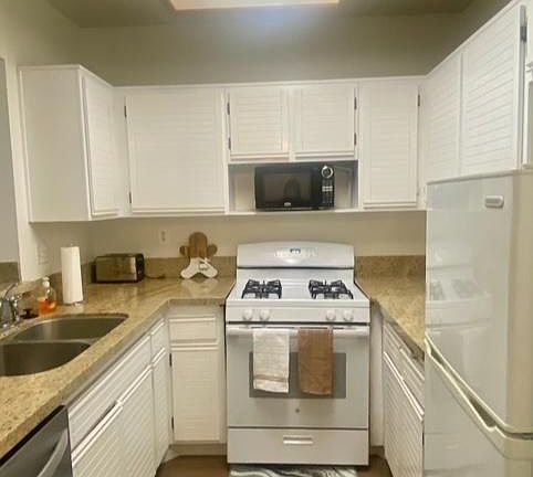 4th image of 24125 Del Monte Dr Unit 153