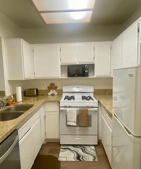 24125 Del Monte Dr #153 — Photo 4