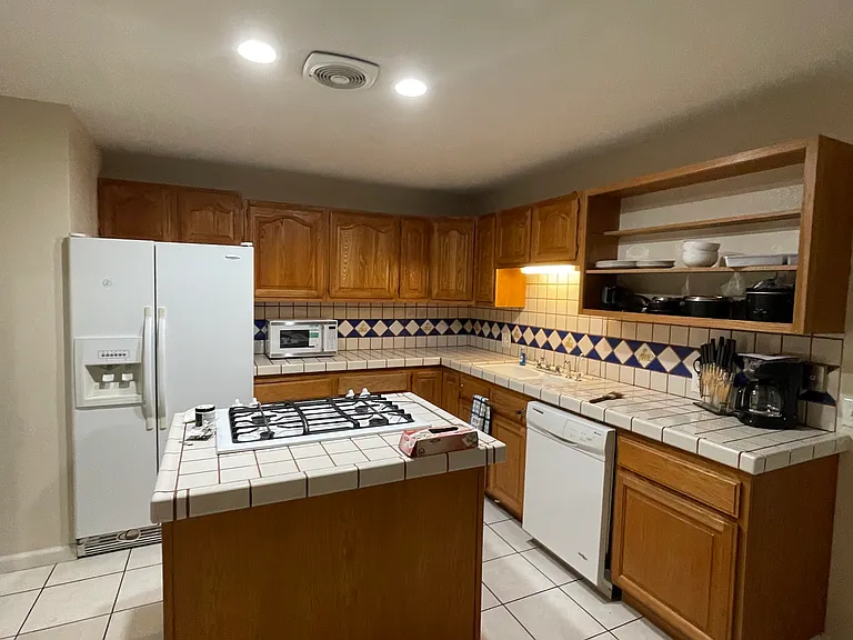 920 Houser Ln — Photo 4