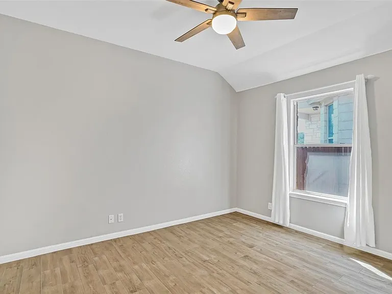 180 Harris Dr — Photo 15