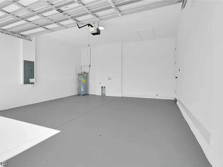 111 Harry Ave S #109 — Photo 11