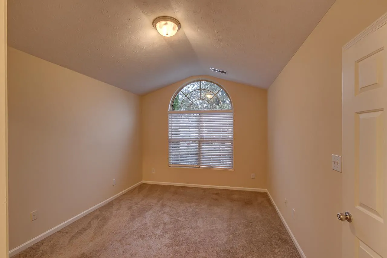 3 bed, 2.5 bath, 1874 sqft, $2,500 — Photo 4