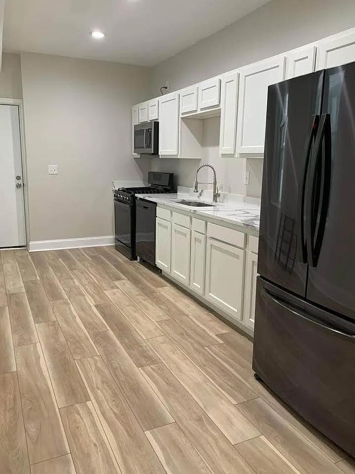 3 bed, 1280 sqft, $2,150 — Photo 1