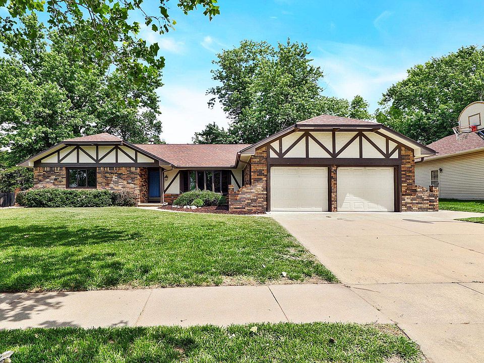1st image of 8210 E Brentmoor Ln