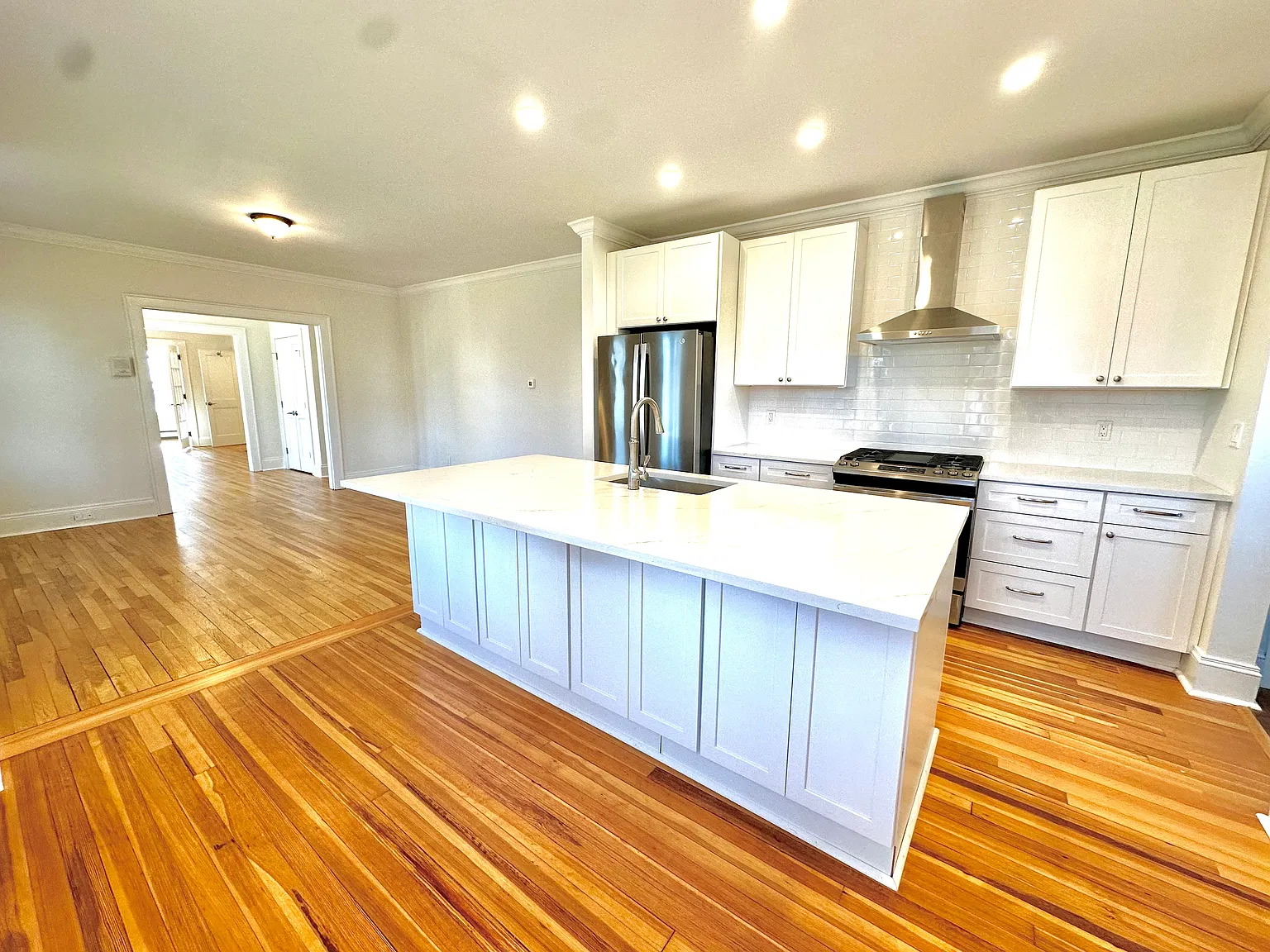 3 bed, 1414 sqft, $3,650 — Photo 3