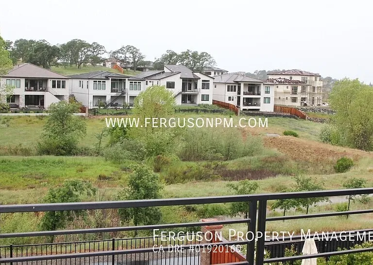 739 Oliver Ct — Photo 7