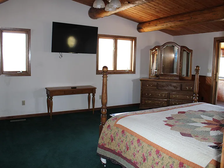 42673 US Highway 212 — Photo 10