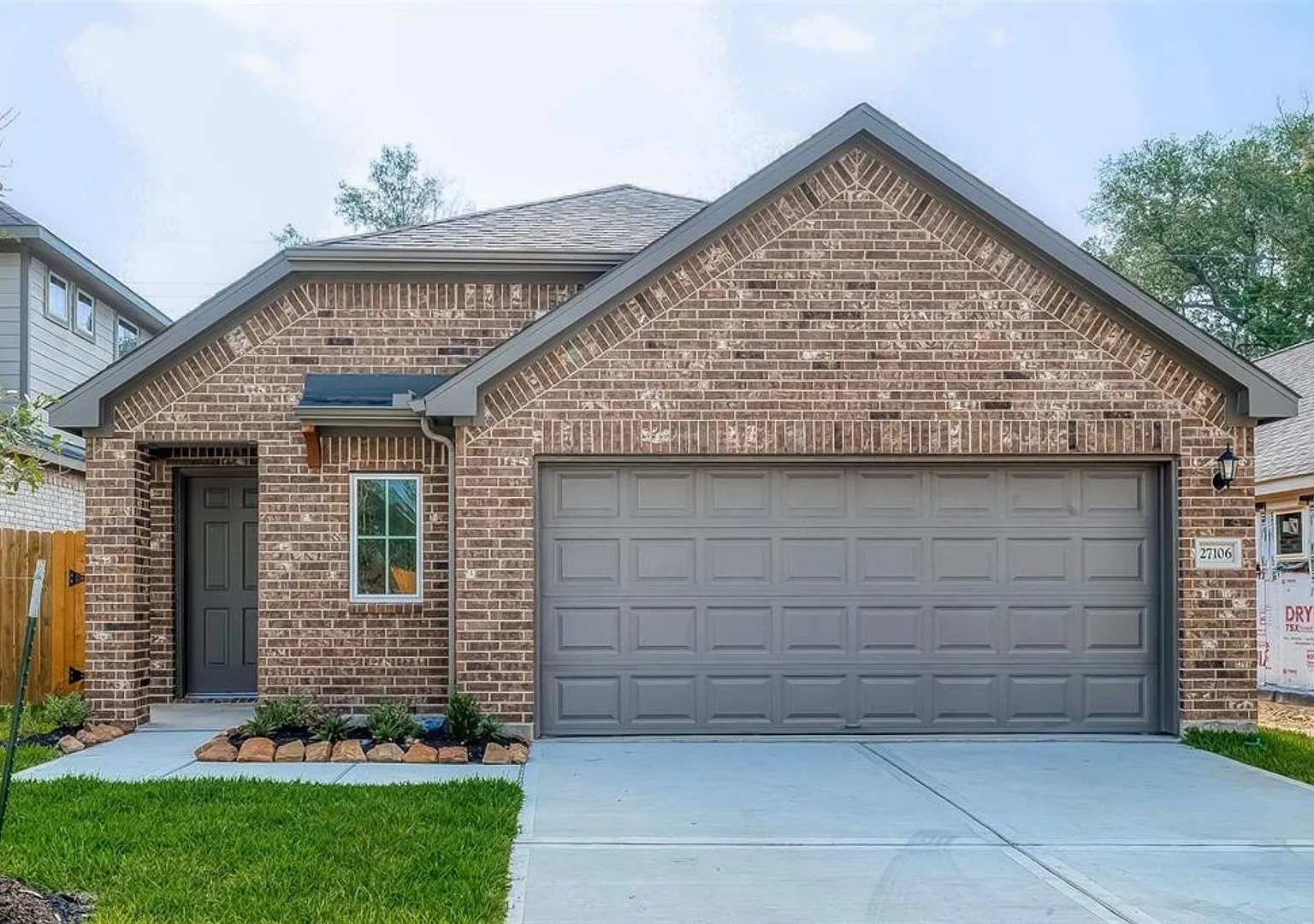 Beautiful home located in a gated community! — Photo 1