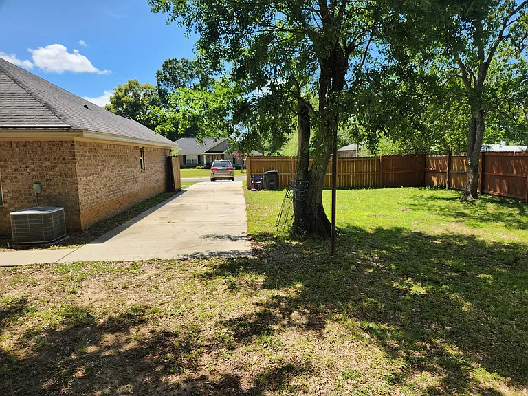 9718 Estate Dr — Photo 26