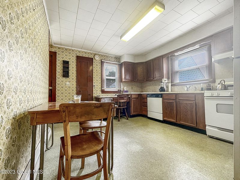 4th image of 5 Terrace Avenue