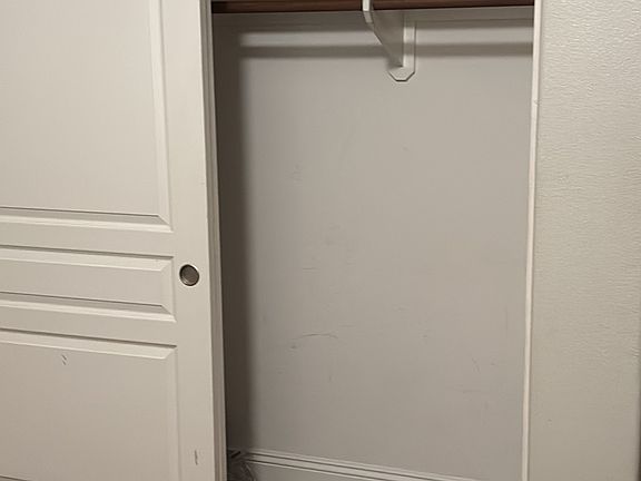 3rd image of 27985 Breakwater Ct