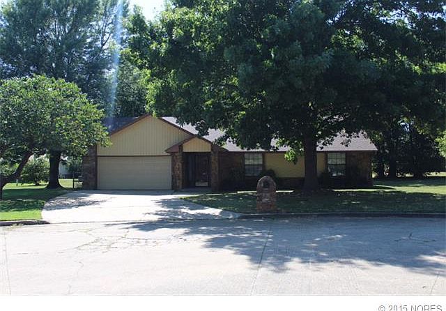 1st image of 901 Woods Ct