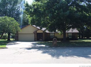 901 Woods Ct, Claremore, OK 74017