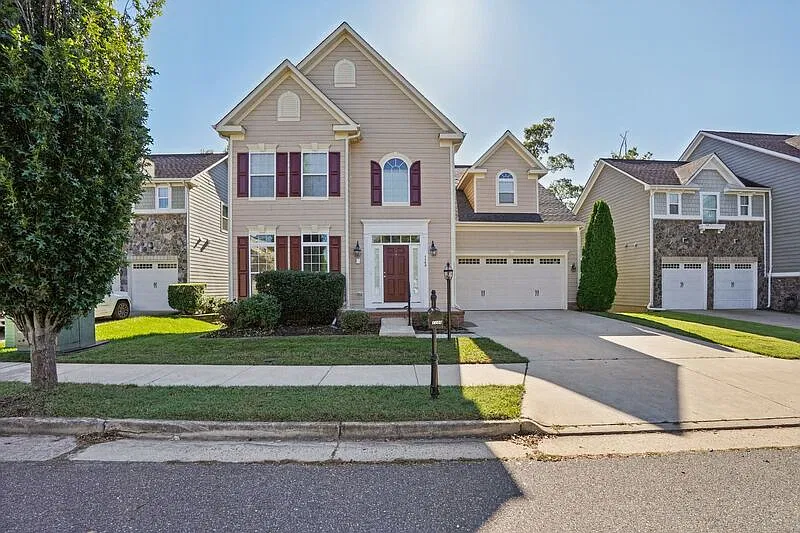 4 bed, 2.5 bath, 3905 sqft, $3,600 — Photo 1