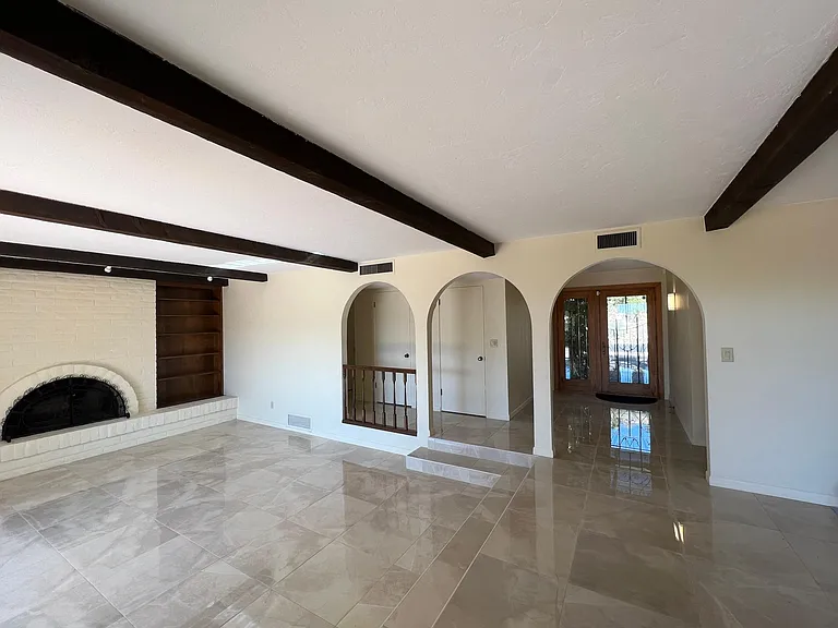 Living room, fireplace and entrance.