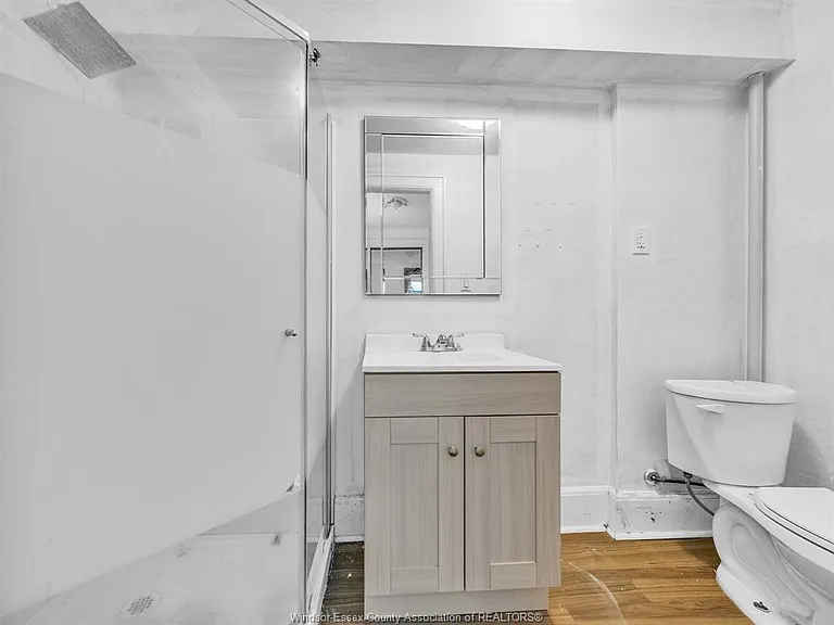 527 McEwan Ave #UPPER — Photo 8