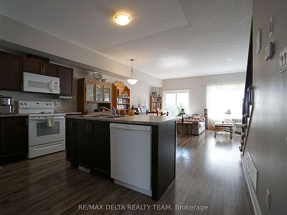 4th image of 92 Bellwood Dr