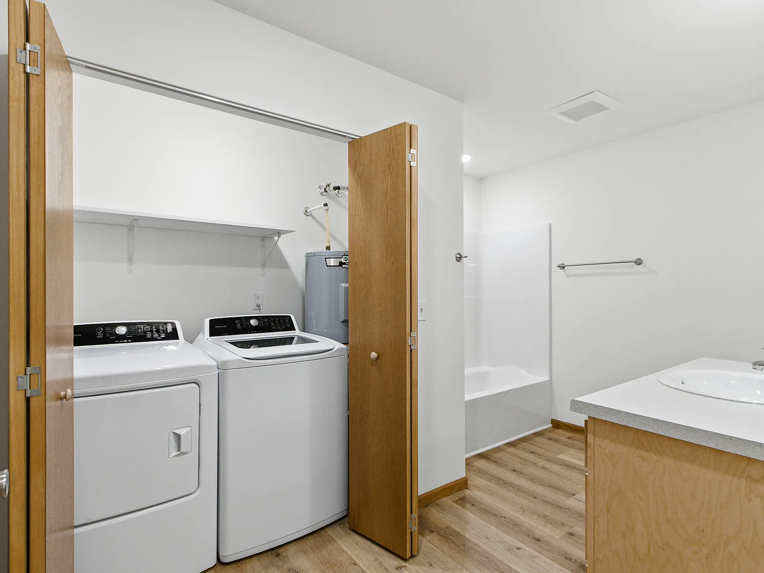 Carver Flats - 211 — Photo 3