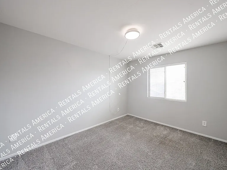 4563 E Oxford Ln — Photo 46