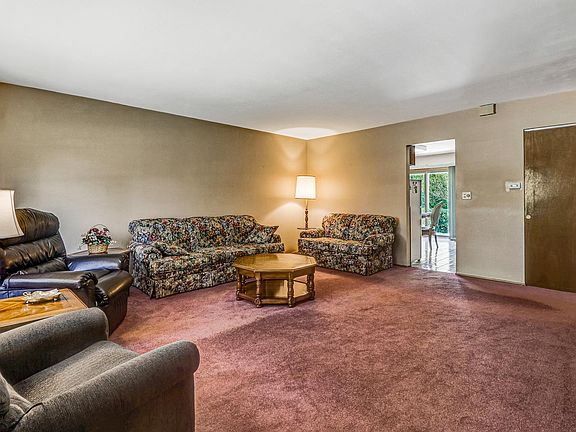 3rd image of 7769 Kensington Ln