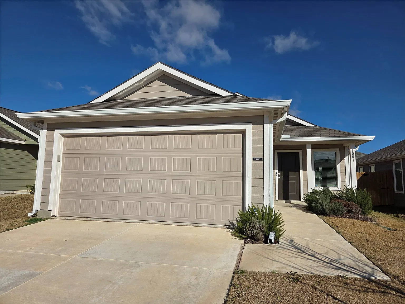 3 bed, 2.0 bath, 1262 sqft, $1,650 — Photo 2