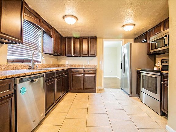 4th image of 1725 Hallam Dr