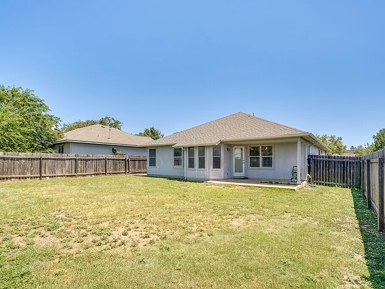 1013 Lantana Ln — Photo 20