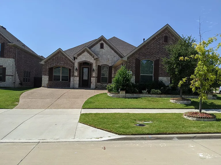 9621 Baltic Ln — Photo 4