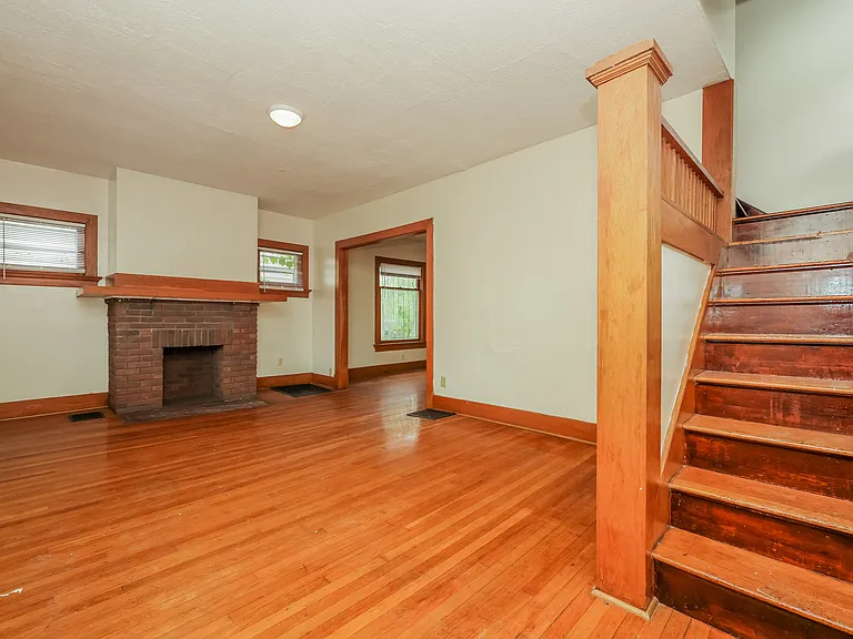 1242 Wilson Dr — Photo 3