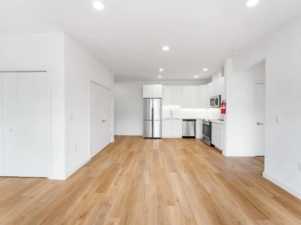 175 West 7th Street image 6 of 33