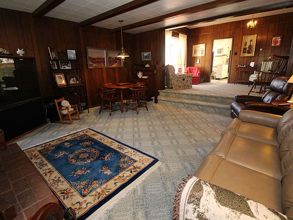 Family Room w/Fireplace