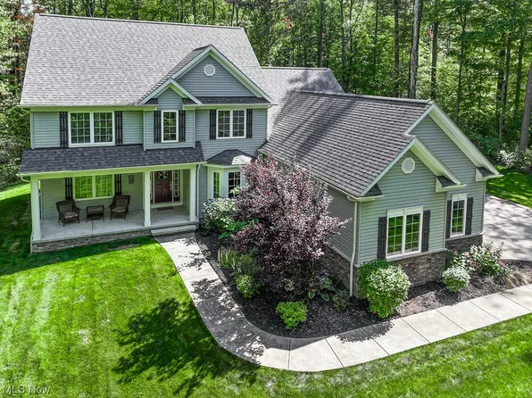9045 Knotty Pine Ln, Chardon, OH 44024