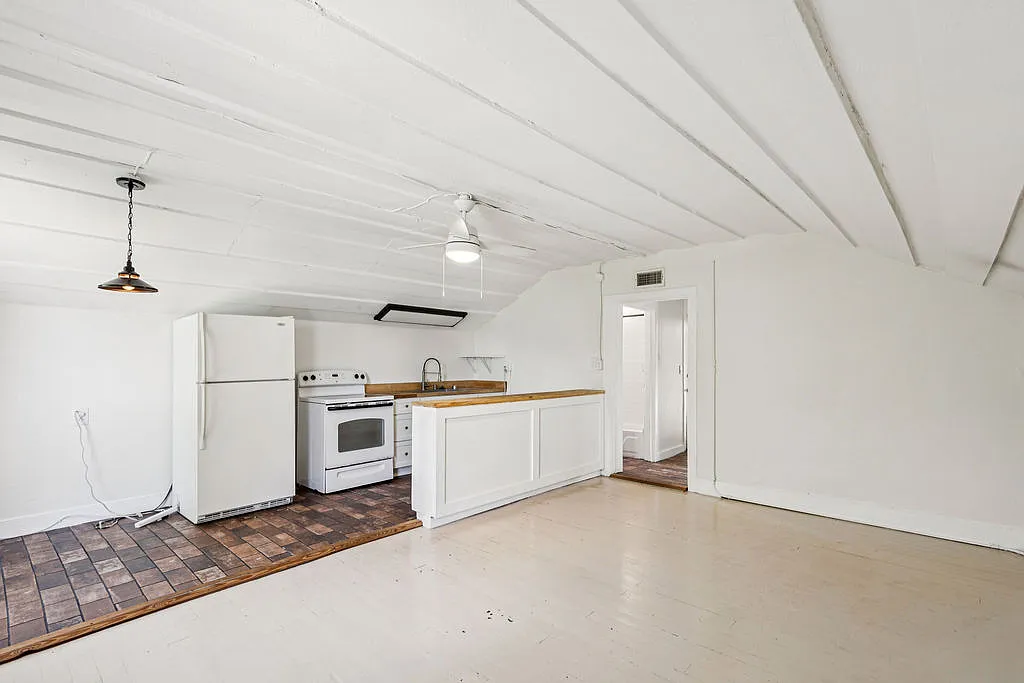 2 bed, 982 sqft, $1,500 — Photo 2